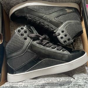 Brand new Woman’s size 7.5 Pastry Hip Hop shoe.
